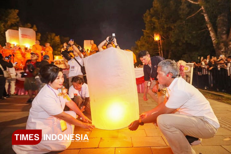 Menyibak Arti Tradisi Lampion dalam Perayaan Waisak 2025 di Candi Borobudur