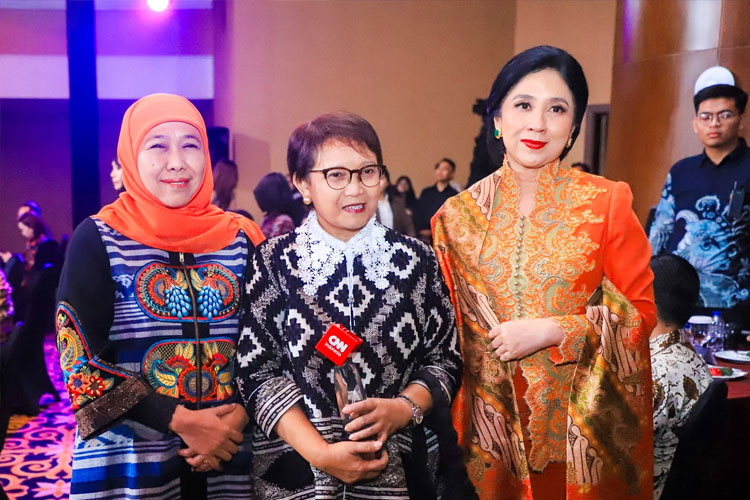 Outstanding-Contribution-to-Social-Development-Award-2.jpg