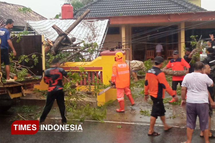 Sejak Awal Tahun, 144 Bencana Melanda Pacitan:  Longsor Mendominasi, 8 Jiwa Melayang