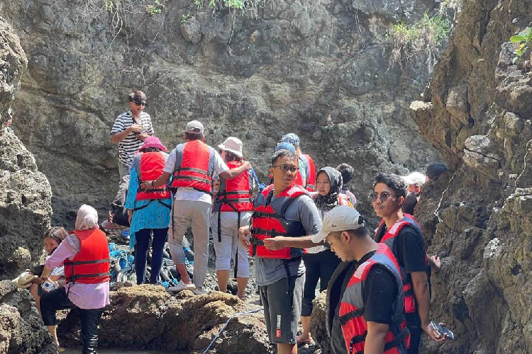 Pulau Bedil, Destinasi Wisata Baru Langsung Pikat Ribuan Wisatawan ke Banyuwangi