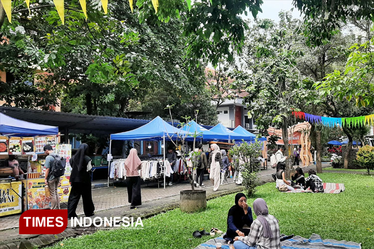 Suasana-ramai-bazar-Mahrojan-Arabi.jpg