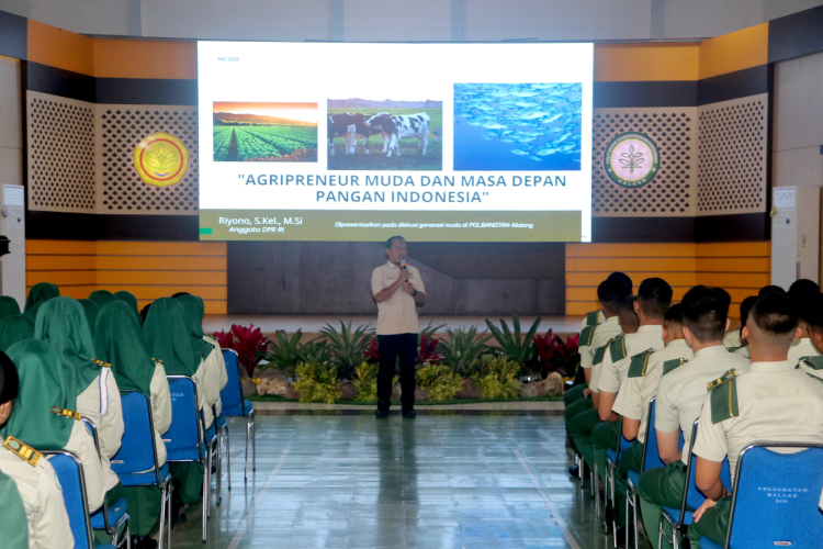 Anggota Komisi IV DPR RI, Riyono memberika kuliah umum di Polbangtan Malang, Jumat (16/5/2025). (Foto: Polbangtan Malang for TIMES Indonesia)