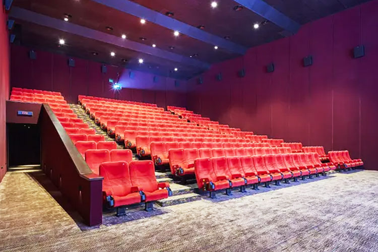 Bangku-Dalam-Studis-Bioskop-2.jpg