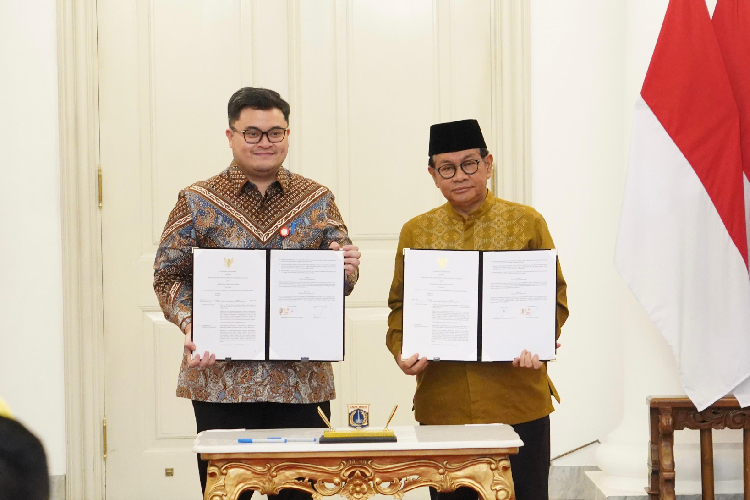 Bupati Kediri Bersama Gubernur DKI Tandatangani Kesepakatan Bersama Kembangkan Potensi Daerah dan Peningkatan Layanan Publik
