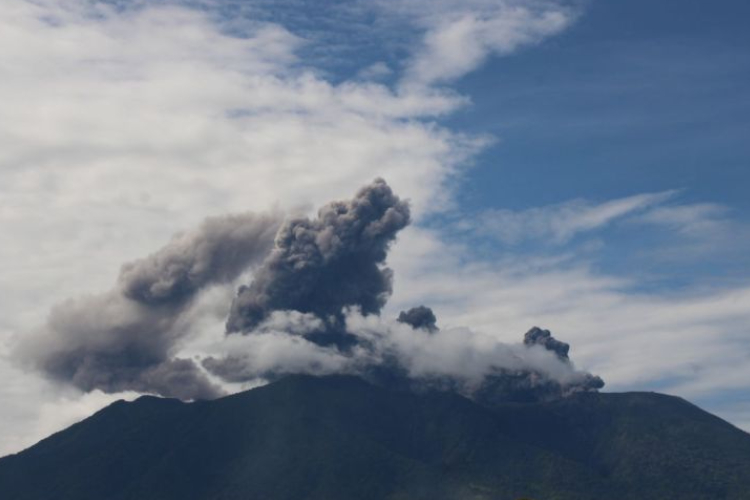 Gunung Marapi Erupsi Dua Kali, Kolom Abu Capai 1.000 Meter