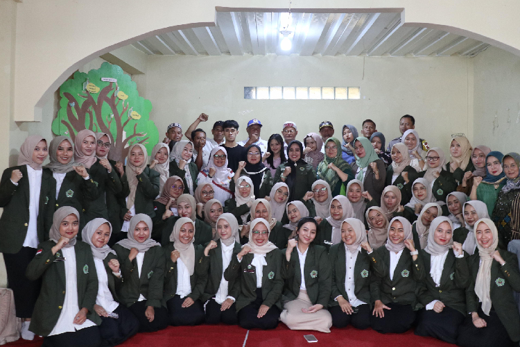 Mahasiswi-Profesi-Bidan-Unjani-Bandung-Luncurkan-Aplikasi-RSRC-b.jpg