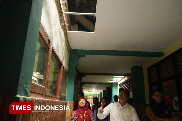 Atap Kelas Ambrol, Bupati Subandi Sidak ke SMPN 3 Porong, Percepat Perbaikan