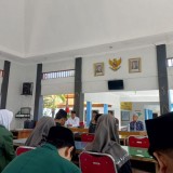51 Warga Bahagia Terima Beasiswa dan Bantuan Sosial BAZNAS Lamongan