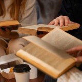 Hari Buku Nasional 2025 dan Refleksi Literasi Indonesia