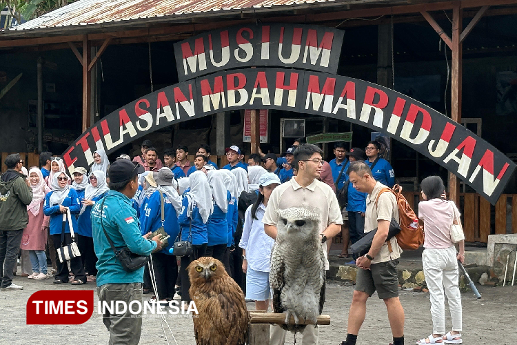 Wisatawan-dapat-menggunakan-kendaraan-jeep-untuk-menyusuri-lereng-Gunung-Merapi-b.jpg