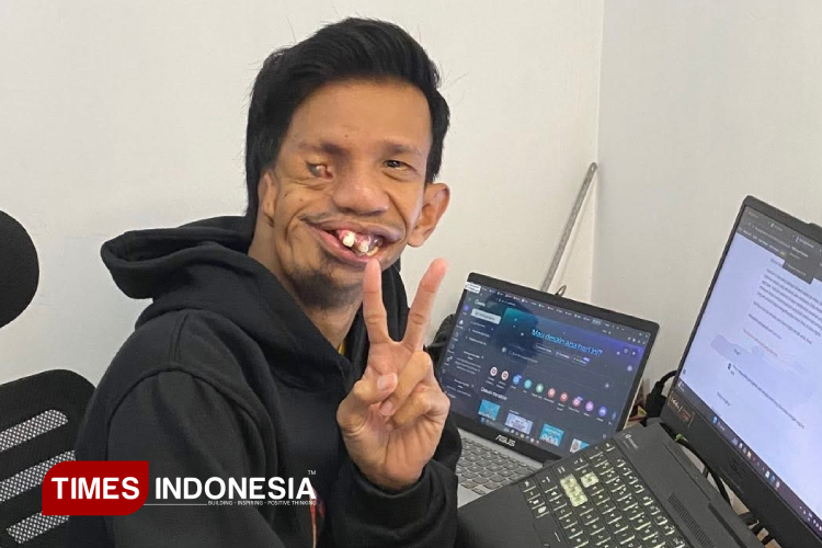 Rahmatulloh, Pemuda Difabel Asal Kediri Menginsiprasi Lewat Desain Grafis