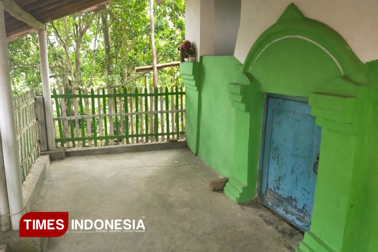Makam-Mbah-Bandar-Bolang-2.jpg