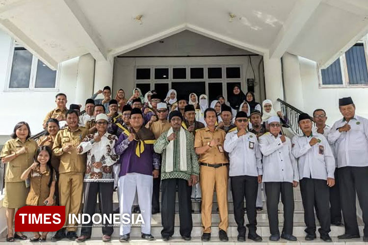 Pemkab Lepas Keberangkatan 16 Jemaah Calon Haji Asal Sumba Timur