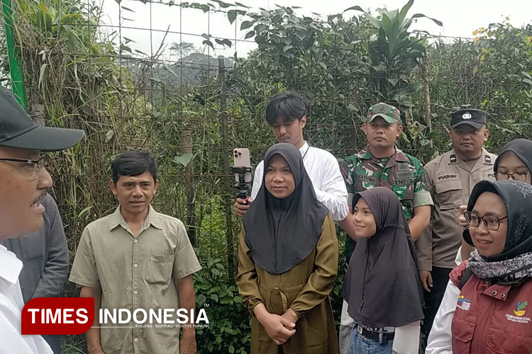 Mensos Gus Ipul Blusukan ke Rumah Calon Siswa Sekolah Rakyat di Batu