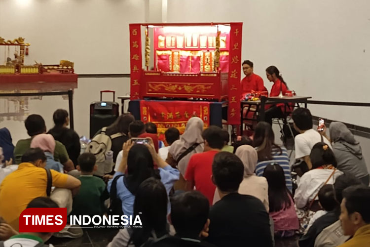 Pementasan Wayang Potehi Sie Djin Koei. (FOTO: Andhika for TIMES Indonesia)