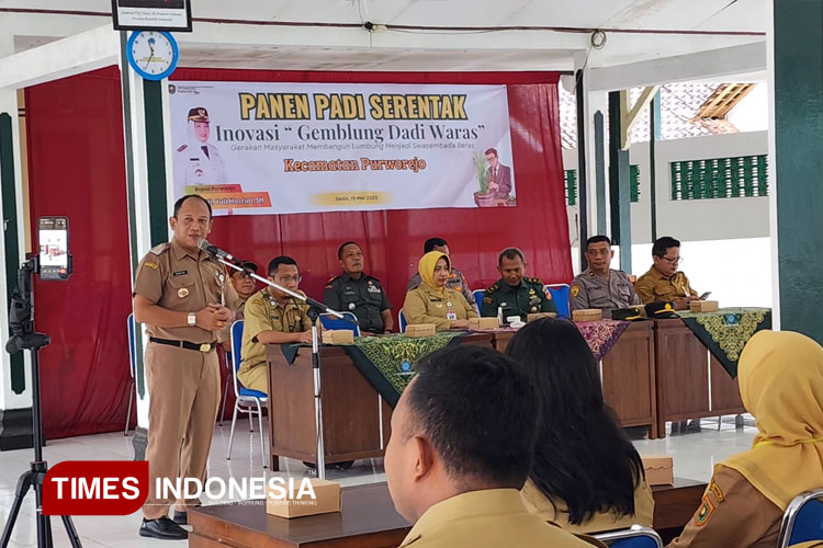 melaksanakan-Panen-Padi-Serentak-Inovasi-Program-Gemblung-Dadi-Waras-2.jpg