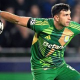 Barcelona Pertimbangkan Rekut Emiliano Martínez