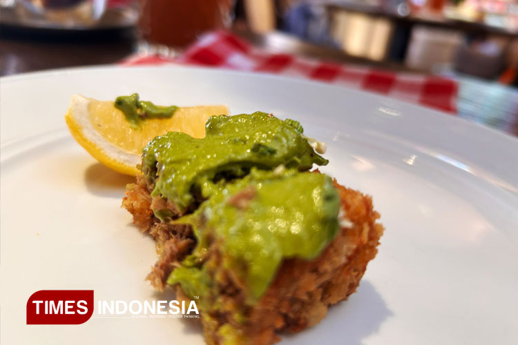 Golden-Crochettaberupa-crispy-terrine-bebek-dan-ayam.jpg