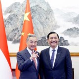 Luhut Temui Menlu China Wang Yi Bahas Kerja Sama Strategis