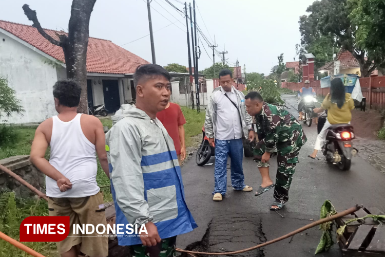 Bahu Jalan Amblas, Akses Penghubung Dua Desa di Majalengka Terputus