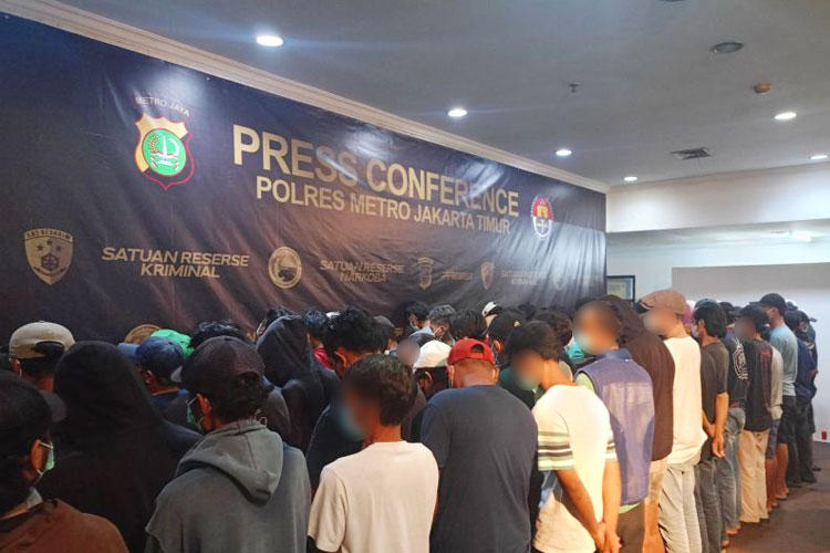 Polisi Menangkap Ratusan Preman di Jakarta Timur