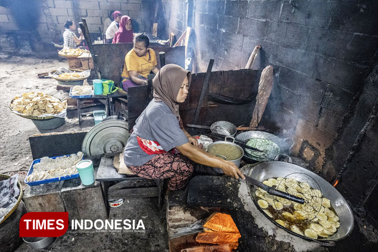 Ruang-penggorengan-keripik-tempe-sagu.jpg
