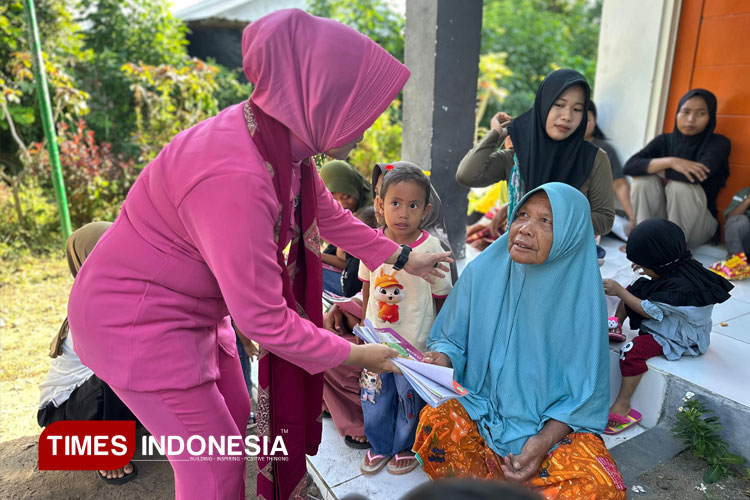 melihat-kondisi-anak-Posyandu-3.jpg