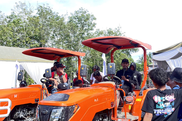 Dukung Swasembada Pangan, Polbangtan Malang Dampingi Pelatihan Traktor di OKI