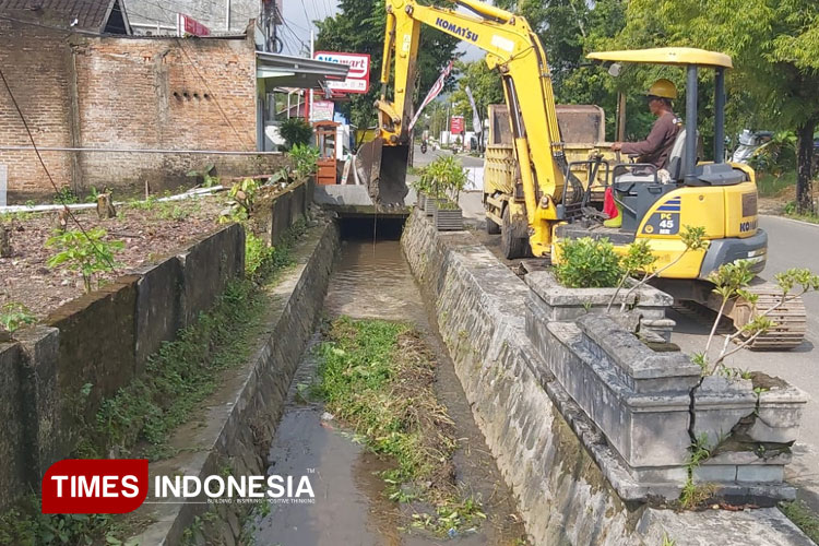 Pemkab Pacitan Siapkan Personel Tiap Hari untuk Rawat Drainase Kota