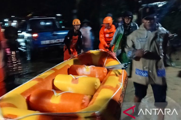 Banjir-Longsor di Trenggalek, BNPB: Satu Anak Tewas, Enam Hilang