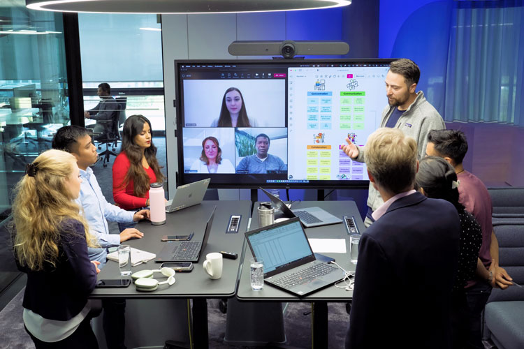 SAP umumkan inovasi Business AI terbaru, termasuk perluasan asisten AI Joule dan kemitraan strategis dengan Perplexity dan Palantir. (Foto: SAP)