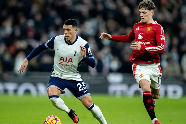 Tottenham Hotspur v Manchester United saat laga Liga Inggris. Kedua tim akan kembali bertemu untuk memperebutka trofi Liga Europa, di Bilbao, Kamis (22/5/2025) dini hari nanti. (foto:| Sebastian Frej/MB Media/GettyImages)