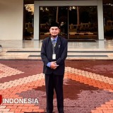 Zainul Mustofa, Guru SMA Darul Ulum 2 Jombang yang  Langganan ke Luar Negeri