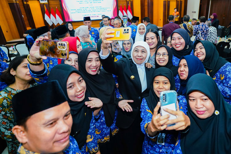 bu-khofifah.jpg