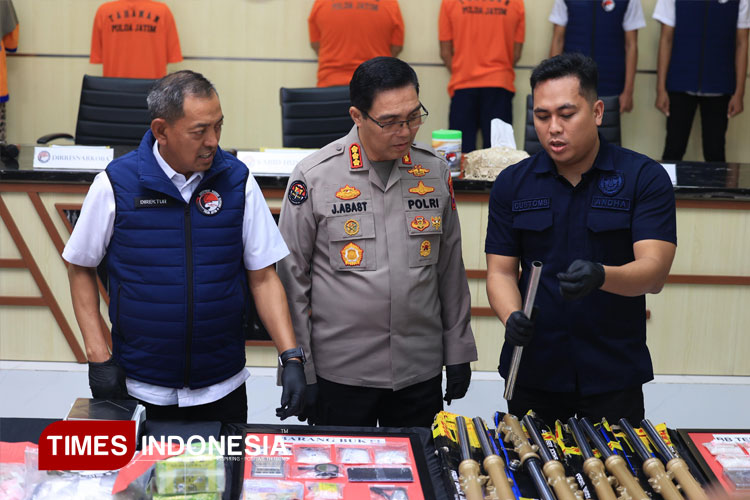 menggelar-siaran-pers-3.jpg