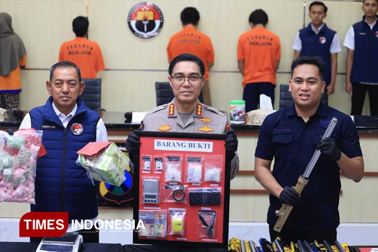 Polda Jatim Bongkar Jaringan Narkoba Internasional, Sita Hampir 10 Kg Sabu dan Ribuan Ekstasi