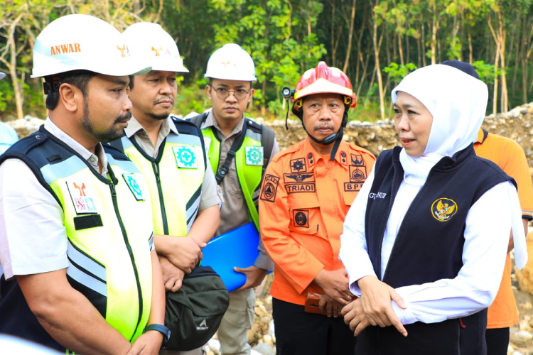 Gubernur-Khofifah-c-1.jpg