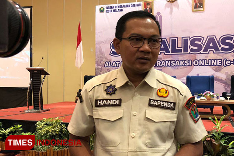 Kepala Bapenda Kota Malang, Handi saat ditemui awak media. (FOTO: Dok. TIMES Indonesia)