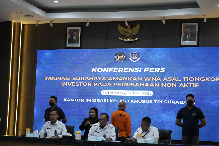 Imigrasi Surabaya Amankan Warga Negara Tiongkok Diduga Manfaatkan Perusahaan Fiktif
