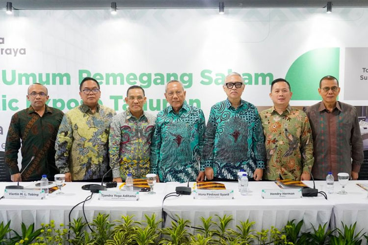 (Ki-ka) Komisaris Independen Alvi Nasution, Direktur Teguh Eko Purwanto, Direktur Viertin M.L Tobing, Komisaris Utama Tjandra Yoga Aditama, Direktur Utama Heru Firdausi Syarif, Direktur Hendry Herman dan Komisaris Wirdhan Denny. (FOTO: dok. Priba...