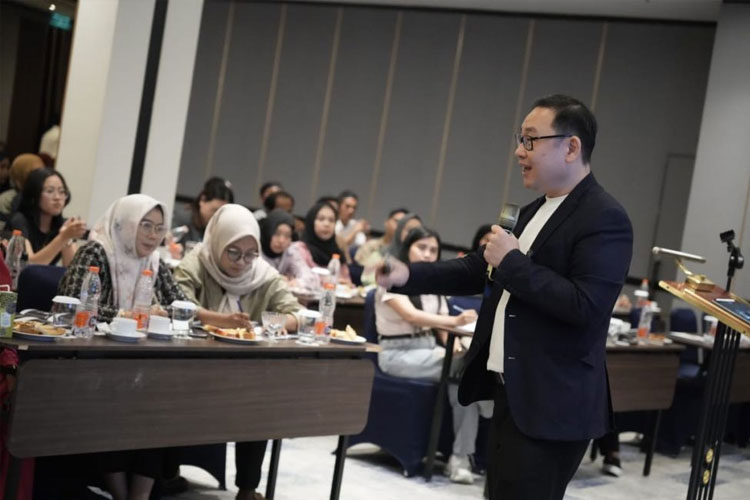 TikTok Shop by Tokopedia menggandeng Superstar Agency untuk menyelenggarakan sebuah program unggulan bertajuk Live Host Certification Program di Surabaya, Selasa (20/5/2025).(Dok.TikTok)