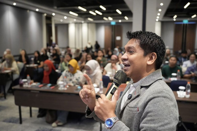 Live-Host-Certification.jpg
