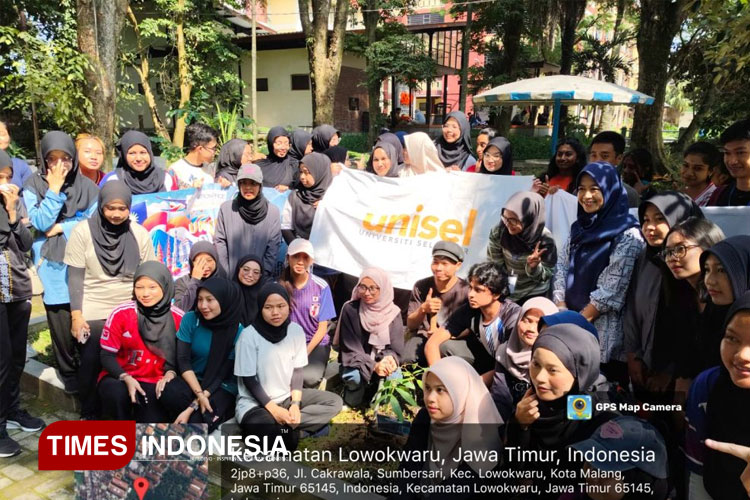 Foto Bersama dengan Mahasiswa UNISEL. (FOTO: AJP TIMES Indonesia)