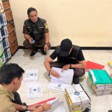 Kejari Probolinggo Geledah PKBM IQRO, 47 Dokumen dan Elektronik Milik Kepala Sekolah Disita