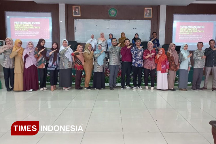Kegiatan Pelatihan Kurasi Buku, kerjasama MGMP Bahasa Indonesia SMP/MTs Kota Batu dengan tim Pengabdian Hibah Prodi Pendidikan Bahasa dan Sastra Indonesia Unisma Malang. (FOTO: AJP TIMES Indonesia)