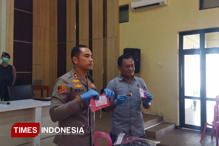 Preman-Modus-Iuran-Kebersihan-b.jpg