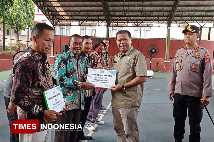 bantuan-alsintan-kepada-para-petani-2.jpg