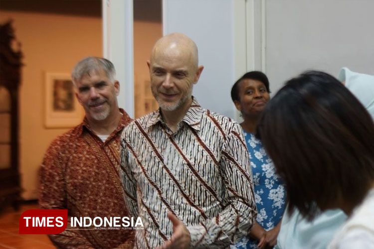 kunjungan-Chris-Green.jpg
