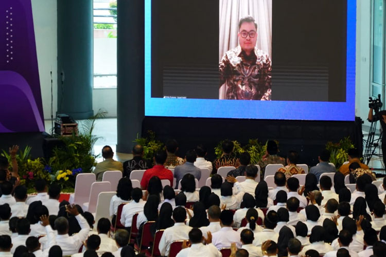 Penyerahan SK Pengangkatan CPNS dan PPPK, Ini Pesan Bupati Kediri