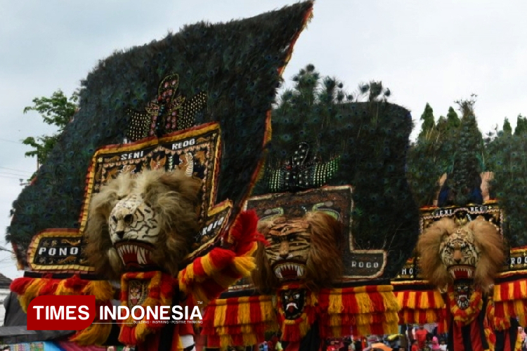 Bupati-Sugiri-Sancoko-b.jpg